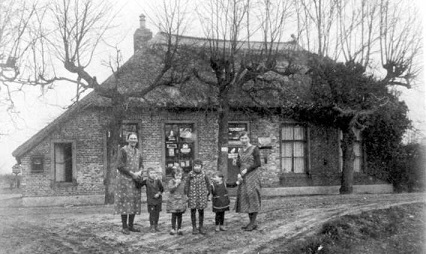 Doornweg 20 - winkel Tensen.jpg